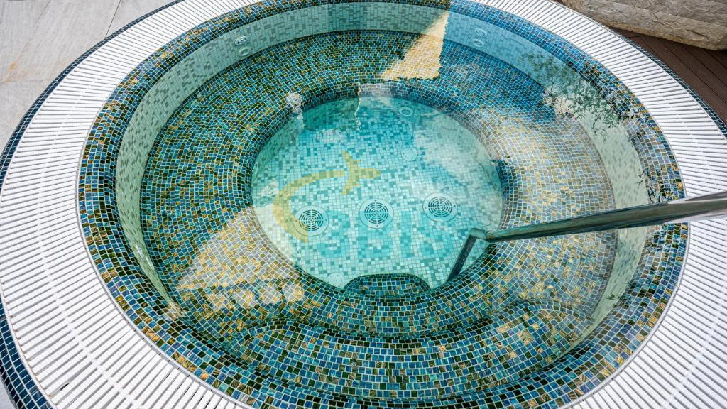 Hotel Carolin din Calimanesti-Caciulata Oferte și tarife. Birou de Rezervari. Calculează-ți oferta singur, in 2 minute!