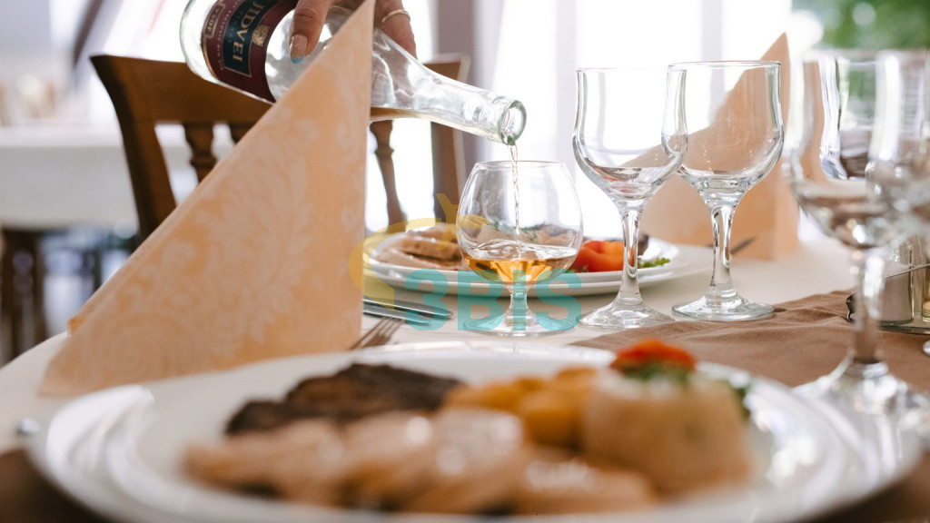 Hotel Ciucas din Baile Tusnad Oferte și tarife. Birou de Rezervari. Calculează-ți oferta singur, in 2 minute!