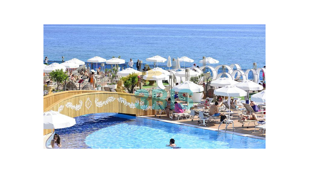 Hotel AZURA DELUXE RESORT & SPA HOTEL din Alanya Oferte și tarife. Birou de Rezervari. Calculează-ți oferta singur, in 2 minute!
